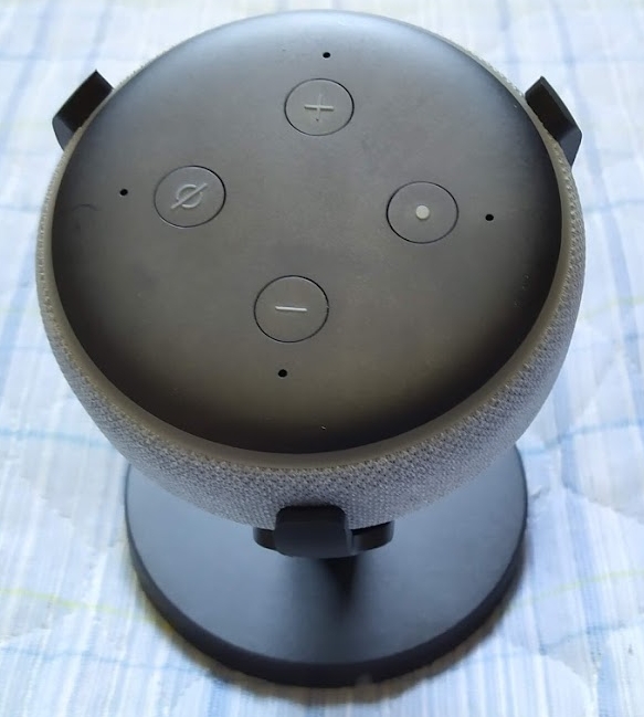 こいつ回るぞ】Amazon Echo dot 第三世代専用スタンドは360度調節商品！ のんびりまったり♪